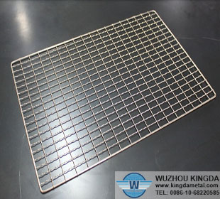 Crimped wire mesh barbecue grill